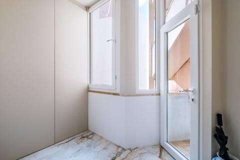 Lapa | Exclusivo Apartamento T2 com 2 Suítes e 3 Salas