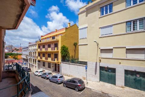 Lapa | Exclusivo Apartamento T2 com 2 Suítes e 3 Salas