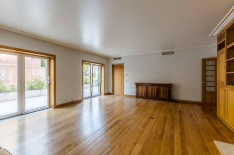 Apartamento com terraço privado e garagem na Lapa!