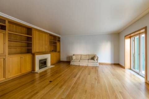 Apartamento com terraço privado e garagem na Lapa!