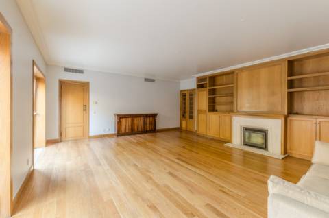 Apartamento com terraço privado e garagem na Lapa!