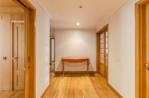 Apartamento com terraço privado e garagem na Lapa!