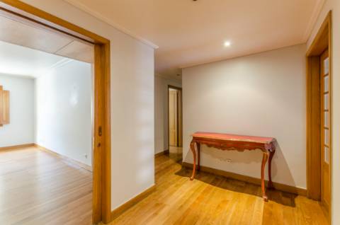 Apartamento com terraço privado e garagem na Lapa!