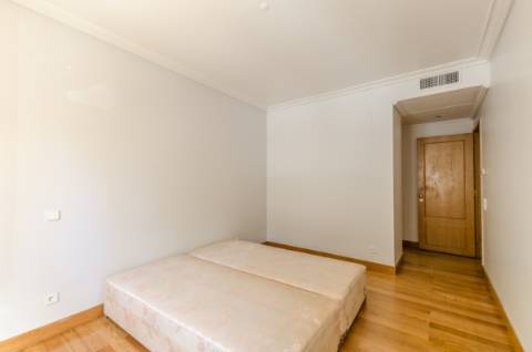 Apartamento com terraço privado e garagem na Lapa!