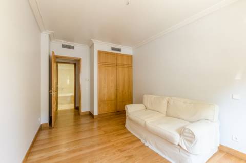 Apartamento com terraço privado e garagem na Lapa!