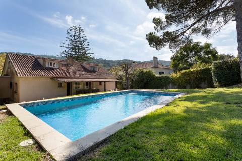 Moradia T8 com jardim e Piscina, em Galamares, Sintra