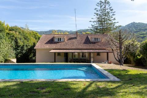 Moradia T8 com jardim e Piscina, em Galamares, Sintra