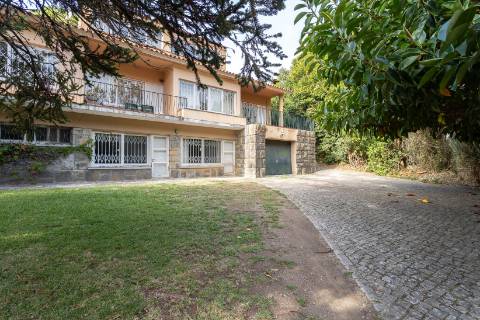 Moradia T8 com jardim e Piscina, em Galamares, Sintra