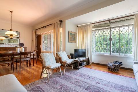 Moradia T8 com jardim e Piscina, em Galamares, Sintra