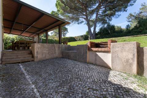 Moradia T8 com jardim e Piscina, em Galamares, Sintra