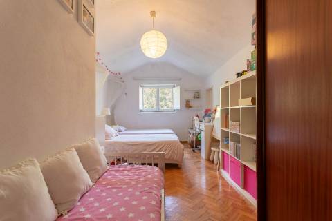 Moradia T8 com jardim e Piscina, em Galamares, Sintra