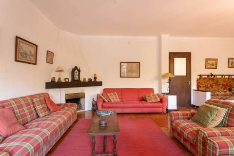 Moradia T8 com jardim e Piscina, em Galamares, Sintra