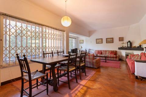 Moradia T8 com jardim e Piscina, em Galamares, Sintra