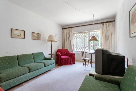 Moradia T8 com jardim e Piscina, em Galamares, Sintra