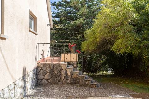 Moradia T8 com jardim e Piscina, em Galamares, Sintra