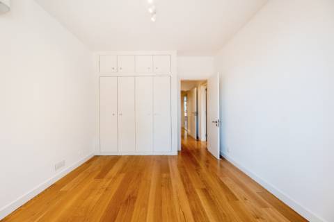 Excelente apartamento T4 com 2 terraços e estacionamento nas Amoreiras