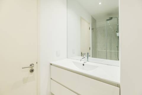 Excelente apartamento T4 com 2 terraços e estacionamento nas Amoreiras