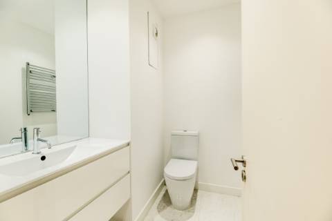 Excelente apartamento T4 com 2 terraços e estacionamento nas Amoreiras