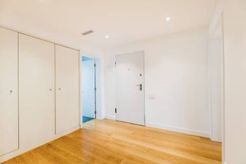 Excelente apartamento T4 com 2 terraços e estacionamento nas Amoreiras