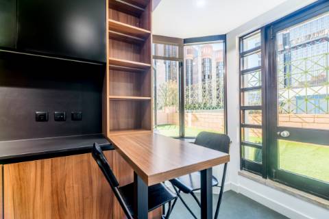 Excelente apartamento T4 com 2 terraços e estacionamento nas Amoreiras