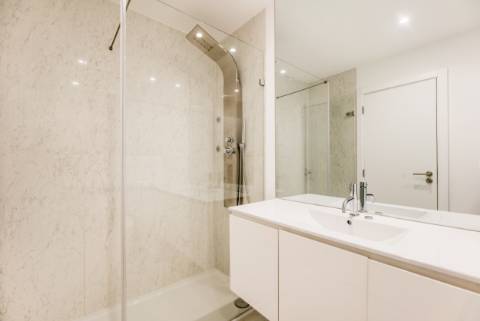 Excelente apartamento T4 com 2 terraços e estacionamento nas Amoreiras