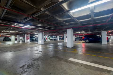 Excelente apartamento T4 com 2 terraços e estacionamento nas Amoreiras