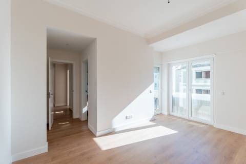 Apartamento T2, Av. Roma, Alvalade