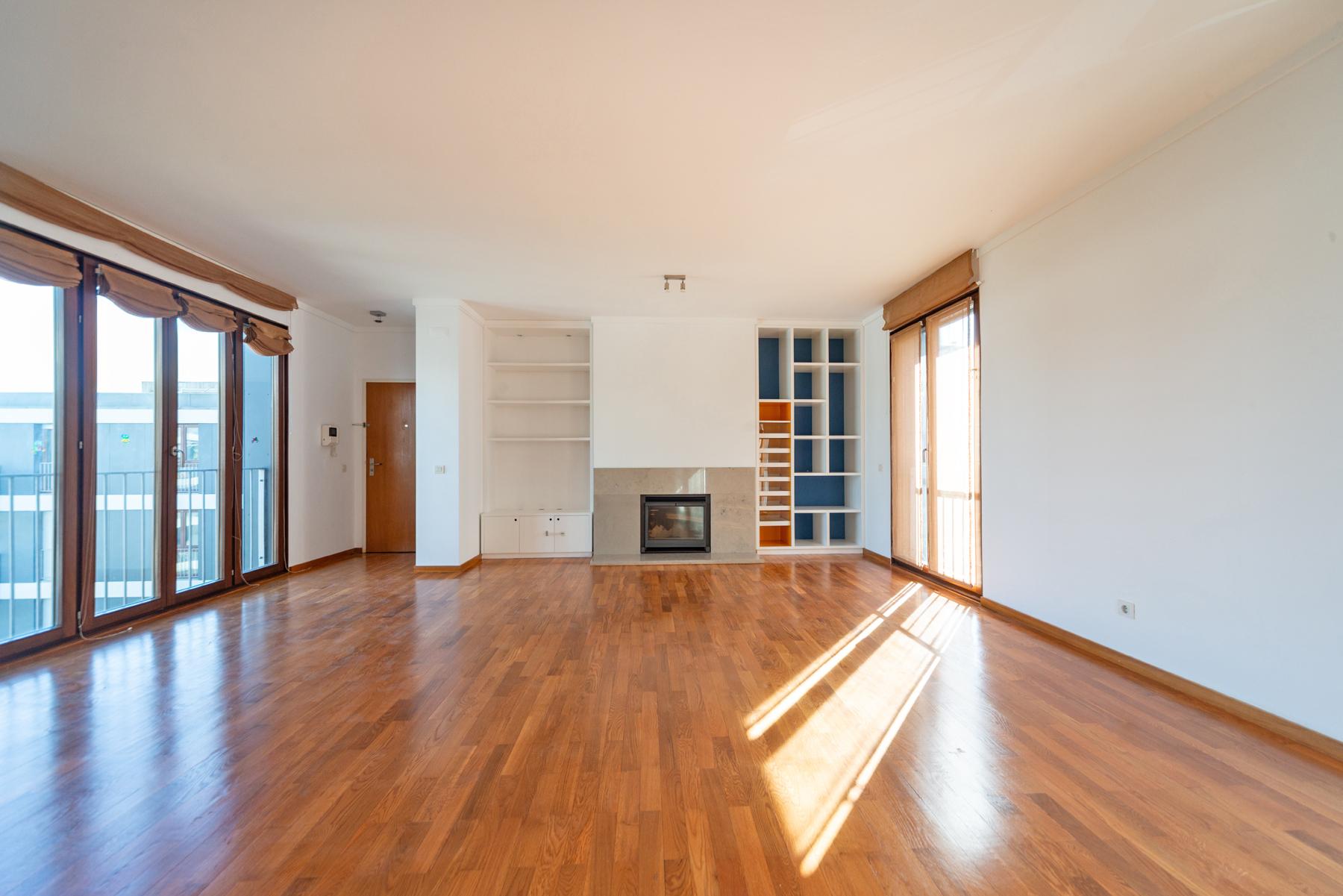 T3, com jardim de condomínio, garagem e porteiro