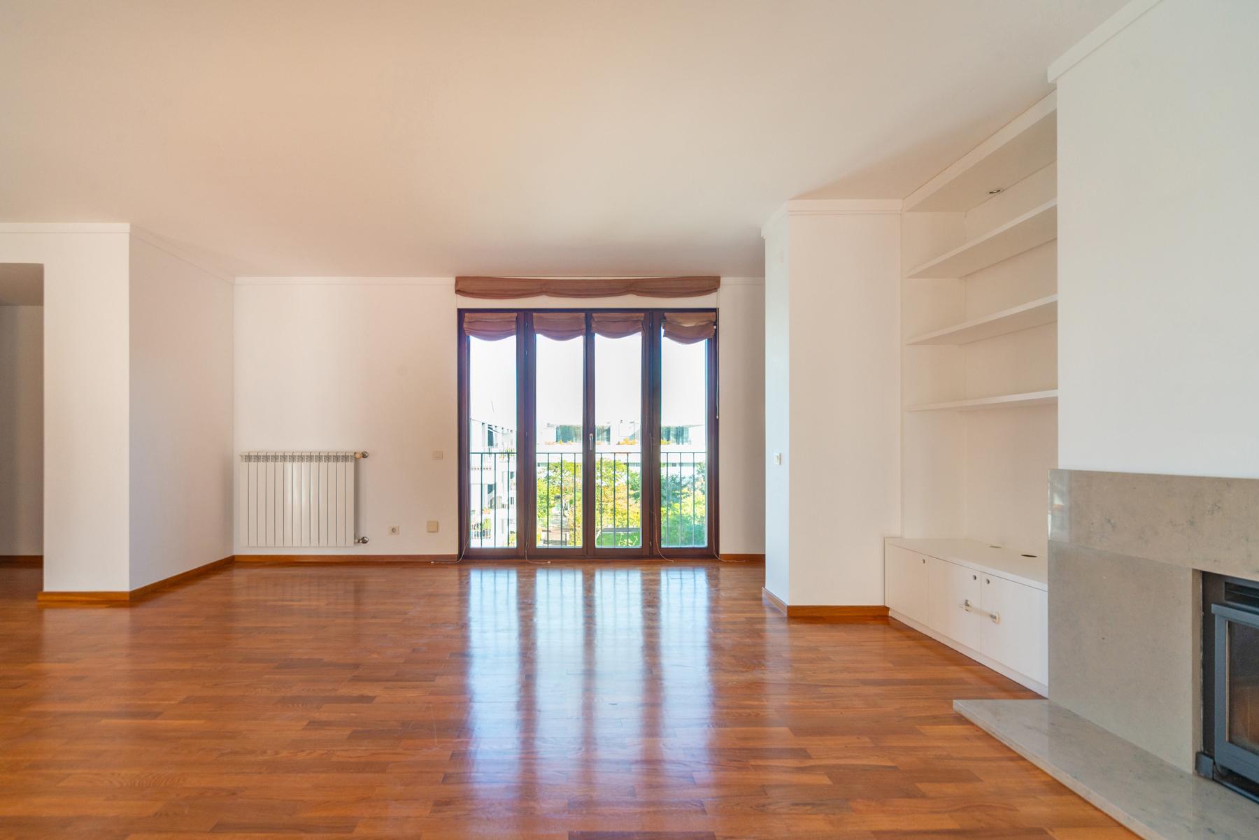 T3, com jardim de condomínio, garagem e porteiro