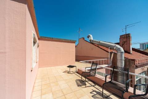 Apartamento T3 com varanda, ar condicionado e acesso a terraço comum, localizado em Entrecampos, Lisboa