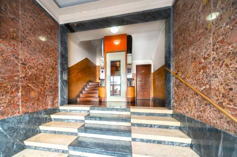 Apartamento T3 com varanda, ar condicionado e acesso a terraço comum, localizado em Entrecampos, Lisboa