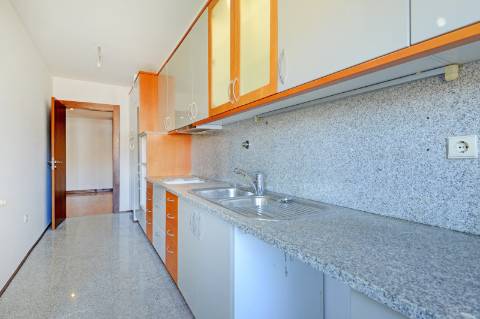 Apartamento T1+1 com Varanda e Garagem - Zona da Foz / Campo Alegre, Porto