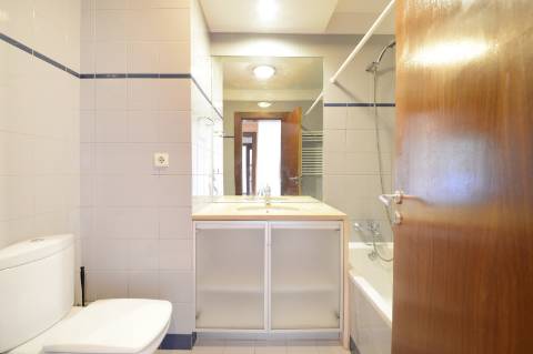 Apartamento T1+1 com Varanda e Garagem - Zona da Foz / Campo Alegre, Porto