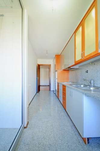 Apartamento T1+1 com Varanda e Garagem - Zona da Foz / Campo Alegre, Porto