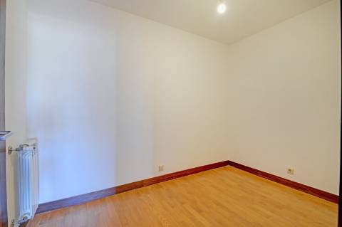 Apartamento T1+1 com Varanda e Garagem - Zona da Foz / Campo Alegre, Porto