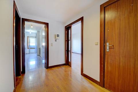 Apartamento T1+1 com Varanda e Garagem - Zona da Foz / Campo Alegre, Porto
