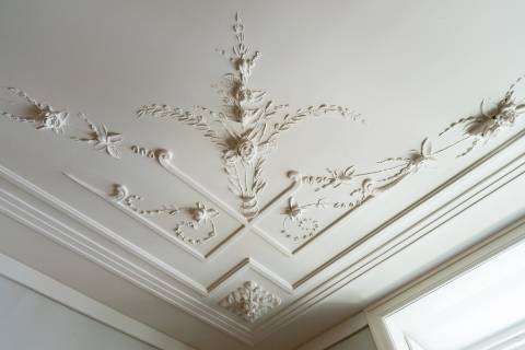 Apartamento T5 de luxo, com varanda, seis lugares de garagem e serviço de concierge localizado no coração do Saldanha, em Lisboa.