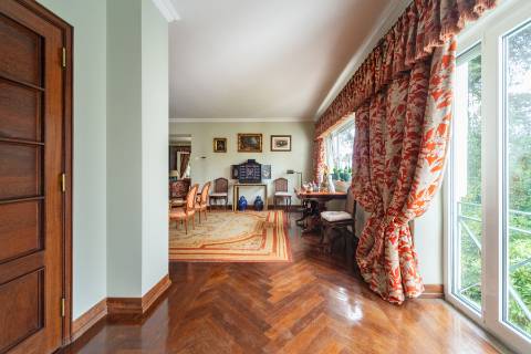 Exclusiva Moradia com 5 Quartos no Coração do Estoril