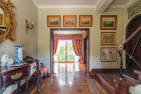 Exclusiva Moradia com 5 Quartos no Coração do Estoril