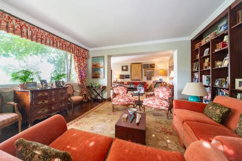 Exclusiva Moradia com 5 Quartos no Coração do Estoril