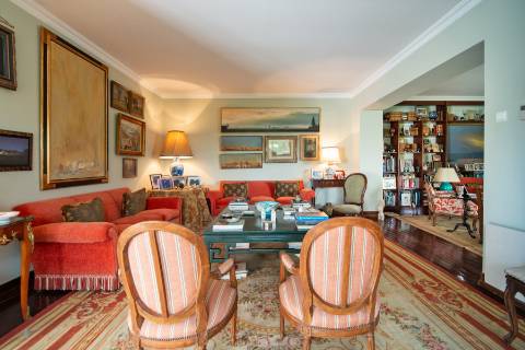 Exclusiva Moradia com 5 Quartos no Coração do Estoril