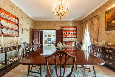 Exclusiva Moradia com 5 Quartos no Coração do Estoril