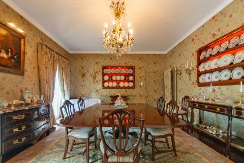 Exclusiva Moradia com 5 Quartos no Coração do Estoril