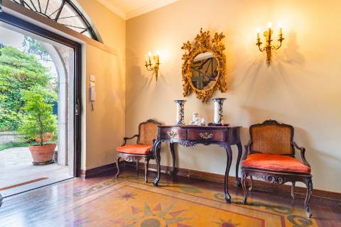 Exclusiva Moradia com 5 Quartos no Coração do Estoril