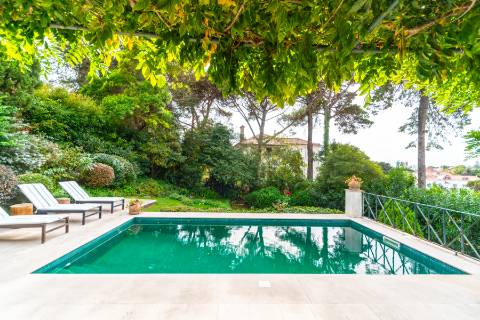 Exclusiva Moradia com 5 Quartos no Coração do Estoril