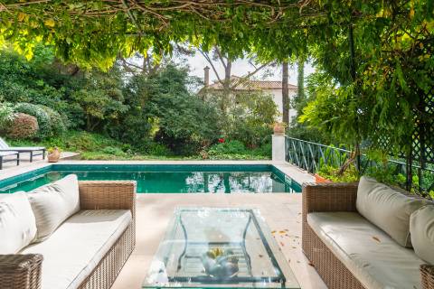 Exclusiva Moradia com 5 Quartos no Coração do Estoril