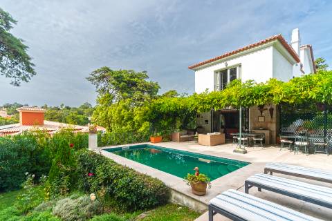 Exclusiva Moradia com 5 Quartos no Coração do Estoril