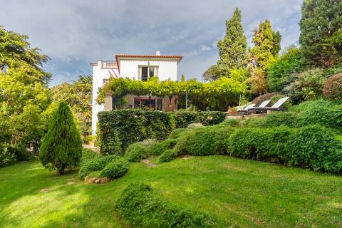 Exclusiva Moradia com 5 Quartos no Coração do Estoril