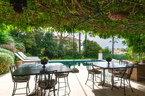 Exclusiva Moradia com 5 Quartos no Coração do Estoril