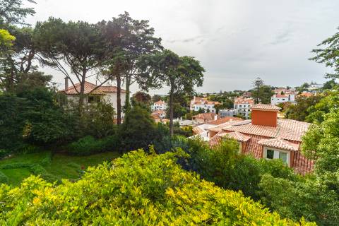 Exclusiva Moradia com 5 Quartos no Coração do Estoril